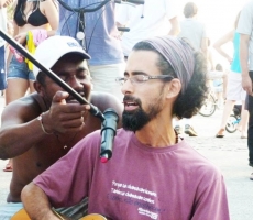 Ramam e artistas da rua SOMando juntos no Ilumina Rio no Arpoador